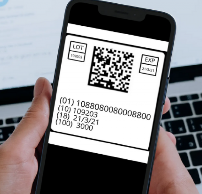 UDI als QR-Code auf dem Handy vor Laptop