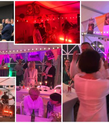 Fotocollage zum 30. Firmenjubiläum von abacus im Partyzelt mit Band